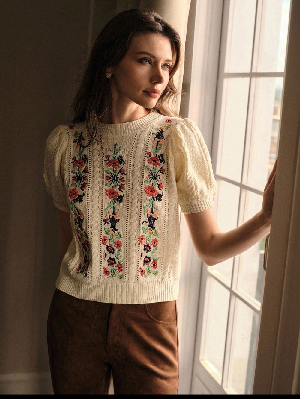 Embroidered Floral White Short Sleeve Knit Top